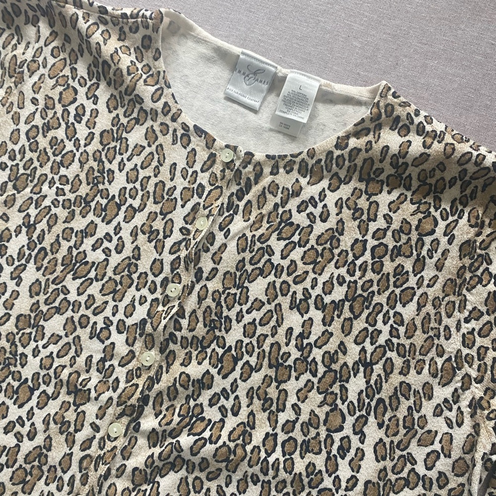 Liz Claiborne leopard print cardigan. - Picture 4 of 11